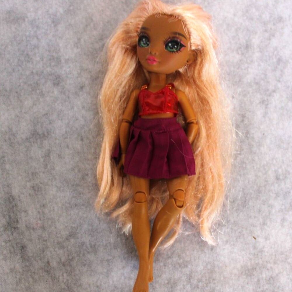 MGA Rainbow High Fashion Doll Peach Blonde Hair Green Eyes 11" Articulated